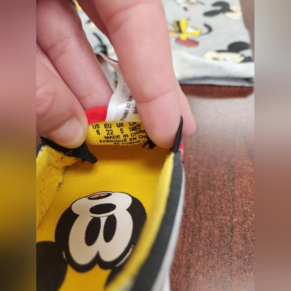 Mickey mouse outfit jumper and shoes - Picture 7 of 8